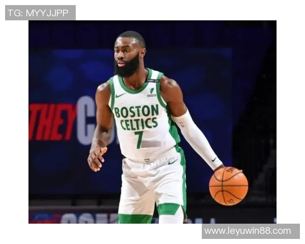 杰伦布朗半场高效得分27分继续展现超巨风采