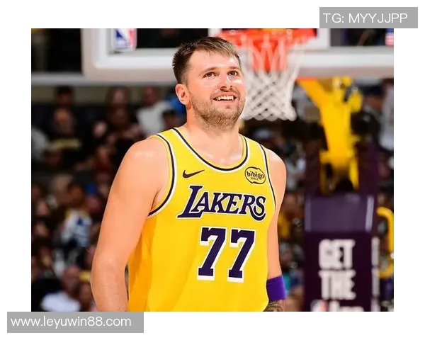 东契奇季前赛表现出色轻松砍下31分5板9助展现瘦身效果